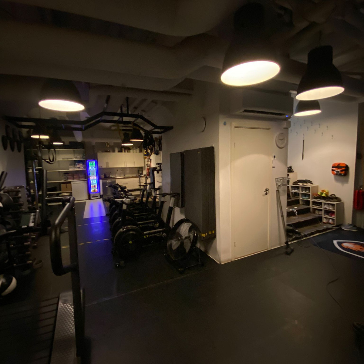 Toshiba Shorai Edge 50 innedel i gym